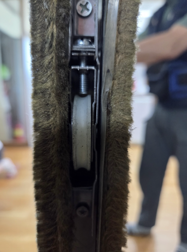 울산 창문 틈새 바람 걱정 줄이는 샤시로라교체 후기, 문 처짐 점검으로 달라진 사용감 창문 틈새 바람 걱정 줄이는 샤시로라교체 후기, 문 처짐 점검으로 달라진 사용감