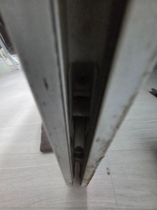 울산 샤시 레일 수리부터 창문 외풍 차단까지 진행한 현대토탈 하동·고성 현장