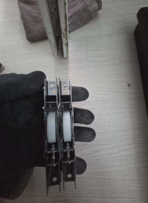 울산 샤시 레일 수리부터 창문 외풍 차단까지 진행한 현대토탈 하동·고성 현장