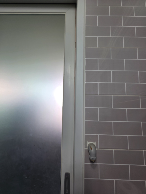울산 샤시 레일 수리부터 창문 외풍 차단까지 진행한 현대토탈 하동·고성 현장