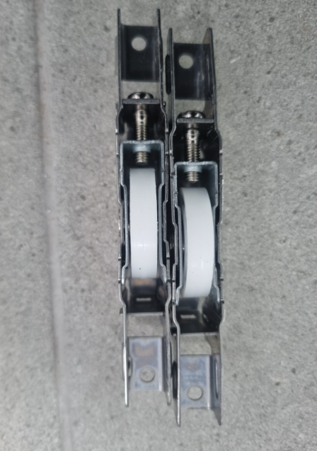 울산 베란다문 틈새 바람 원인, 샤시 로라 교체로 해결한 현장