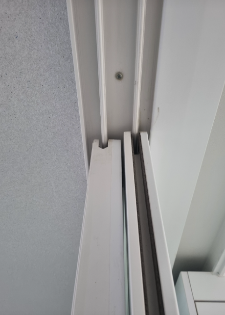 울산 베란다문 틈새 바람 원인, 샤시 로라 교체로 해결한 현장