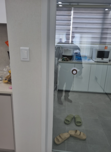 울산 베란다문 틈새 바람 원인, 샤시 로라 교체로 해결한 현장