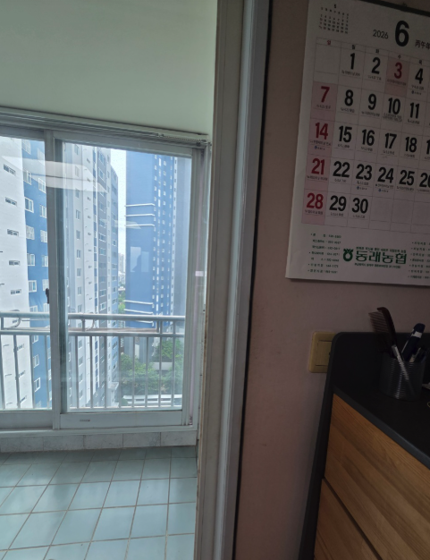 부산 샤시 로라 교체로 베란다문 처짐 해결, 창문 외풍까지 점검한 현장 이야기
