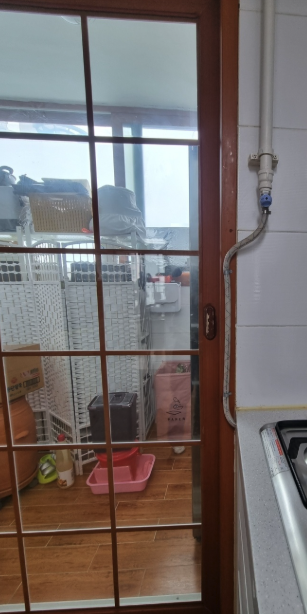 울산 하동·고성 베란다 샷시문 걸림, 레일 파손 보수와 창틀 틈새 수리 현장 울산 하동·고성 베란다 샷시문 걸림, 레일 파손 보수와 창틀 틈새 수리 현장
