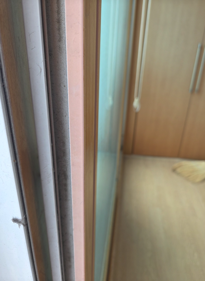 울산 샷시 모헤어 교체 창문 틈새 바람 해결 시공 사례 울산 샷시 모헤어 교체 창문 틈새 바람 해결 시공 사례