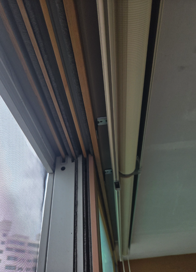 울산 샷시 모헤어 교체 창문 틈새 바람 해결 시공 사례 울산 샷시 모헤어 교체 창문 틈새 바람 해결 시공 사례
